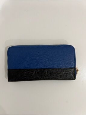 NWT Christopher Akon Blue & Black Zip Around Pebbled Leather Wallet